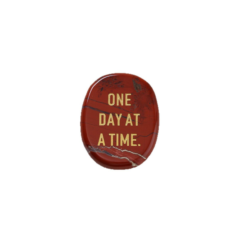 Естествен полускъпоценен камък – овален палмов камък орнамент, гравиран и полиран, с надпис 'One Day at a Time'