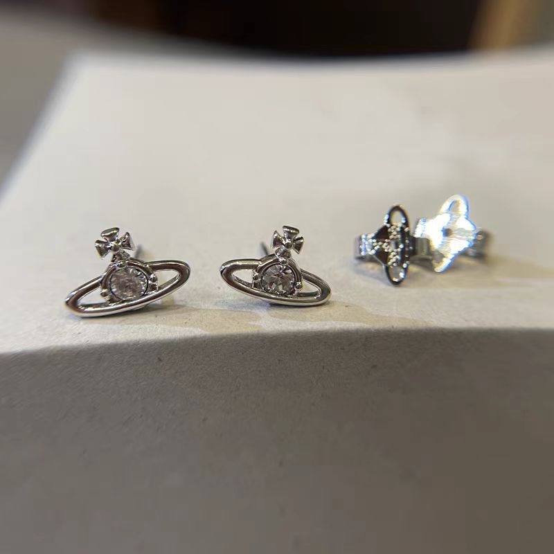 Kõrvarõngad Rhinestones'idega, tähtkujundus, hõbedased kõrva postid, elektroplaaditud viimistlus, kõrgkvaliteediline stiil