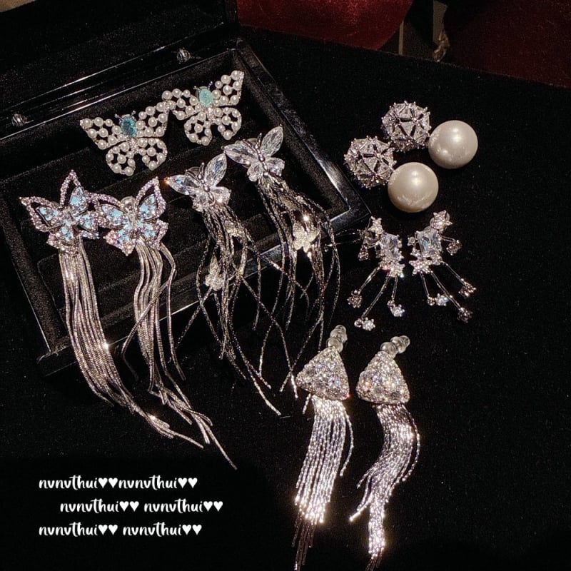 Auskari NVNV THUI, sintētiskais kubiskais cirkonis, forma lente, roku darbs, pils stils