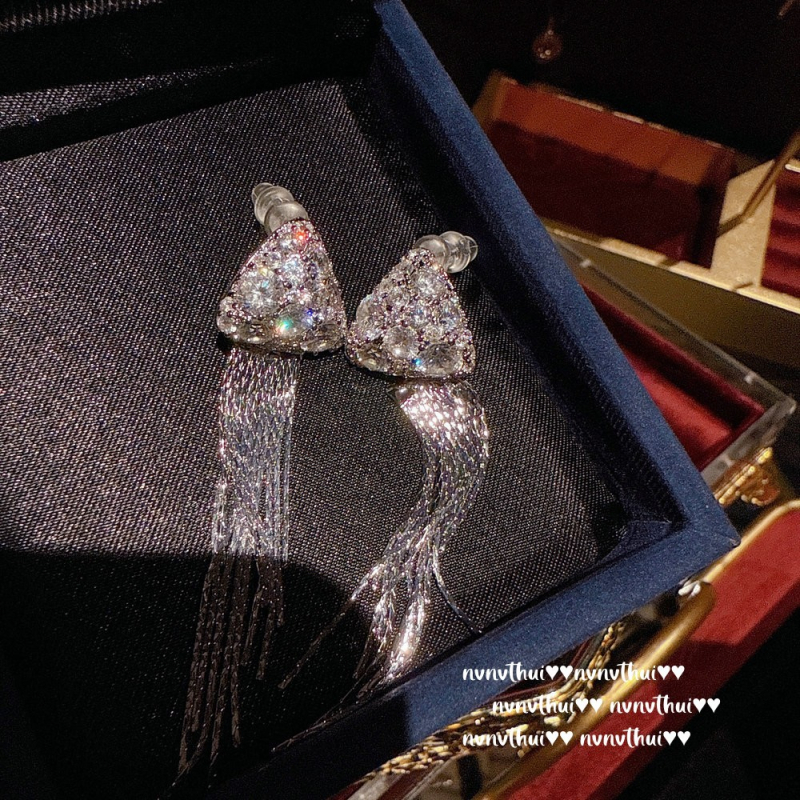 Auskari NVNV THUI, sintētiskais kubiskais cirkonis, forma lente, roku darbs, pils stils