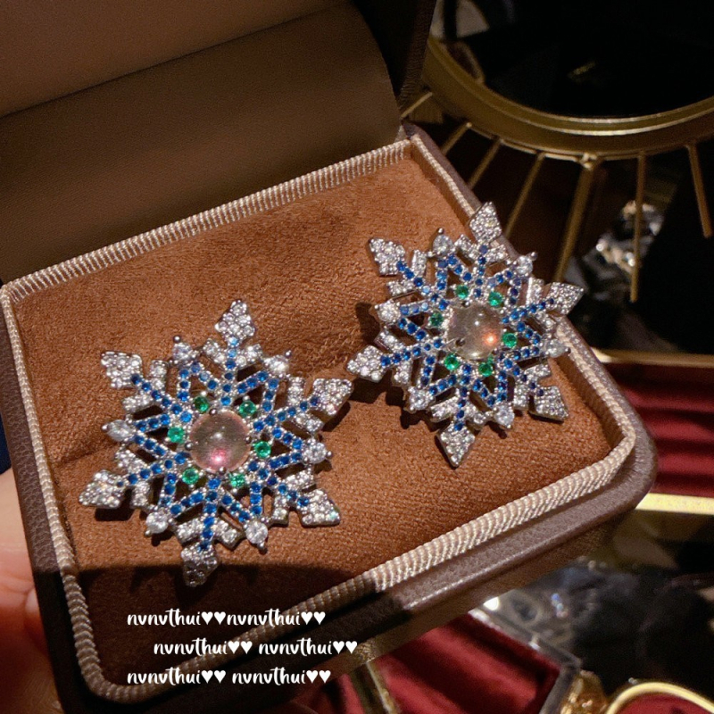 Auskari NVNV THUI, sintētiskais kubiskais cirkonis, forma lente, roku darbs, pils stils