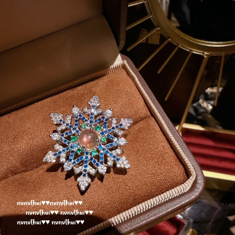 Auskari NVNV THUI, sintētiskais kubiskais cirkonis, forma lente, roku darbs, pils stils