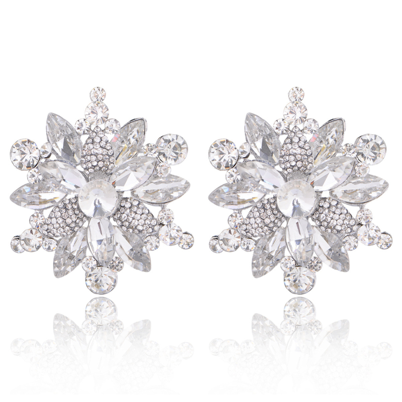 Sakausējuma auskari ar ģeometrisku zieda motīvu, kristāliem un rhinestones, elektrogalvanizēti, nerūsējošā tērauda stieņi