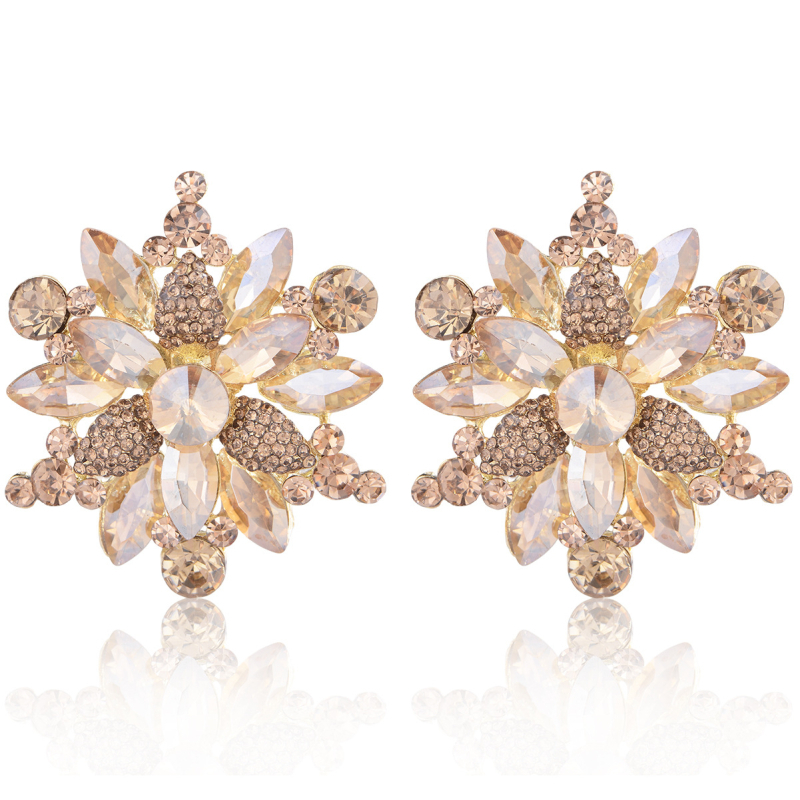 Sakausējuma auskari ar ģeometrisku zieda motīvu, kristāliem un rhinestones, elektrogalvanizēti, nerūsējošā tērauda stieņi