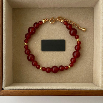 BYG tirkizna narukvica za žene, ručno izrađena, minimalistički stil, zima 2024