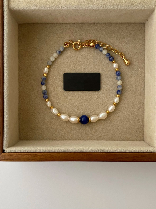 BYG tirkizna narukvica za žene, ručno izrađena, minimalistički stil, zima 2024