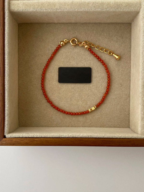 BYG tirkizna narukvica za žene, ručno izrađena, minimalistički stil, zima 2024