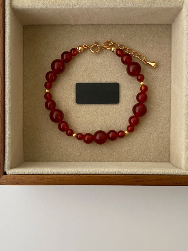 BYG tirkizna narukvica za žene, ručno izrađena, minimalistički stil, zima 2024