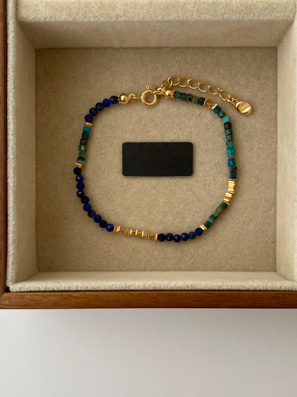 BYG tirkizna narukvica za žene, ručno izrađena, minimalistički stil, zima 2024