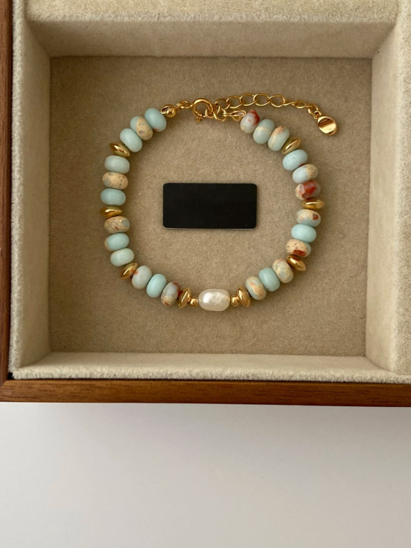 BYG tirkizna narukvica za žene, ručno izrađena, minimalistički stil, zima 2024