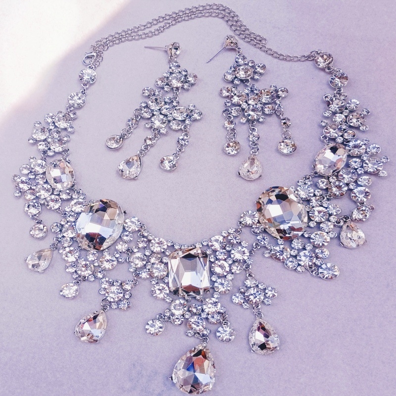 Ogrlica s više slojeva lanaca u obliku vodnih valova, rhinestones, od cinkovog legura, elektroplatirano, Net Red Wind stil, ženski nakit