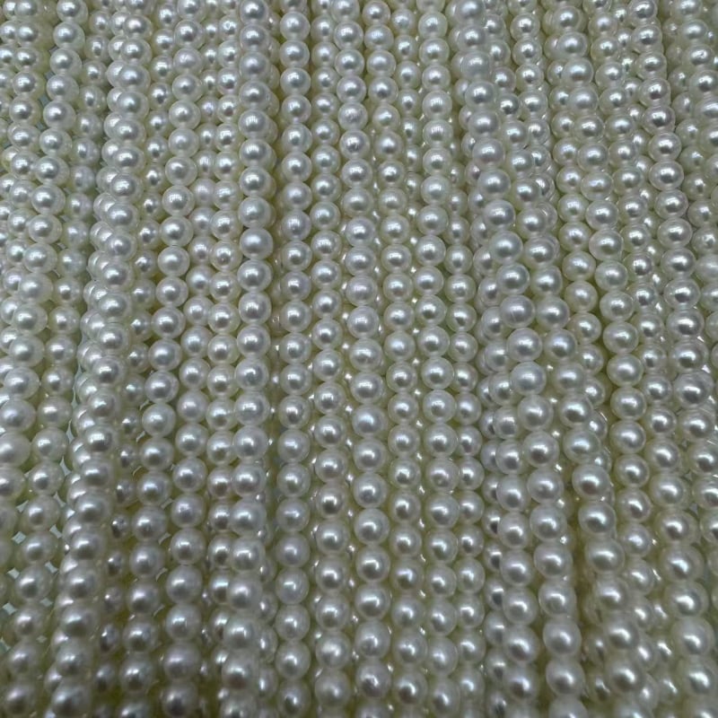 Set nakita s biserima slatkovodnim — Hongguang; slatkovodne bisere; stil: set nakita; godina/sezona: ljeto 2022; tip proizvoda: darovi za rukotvorine