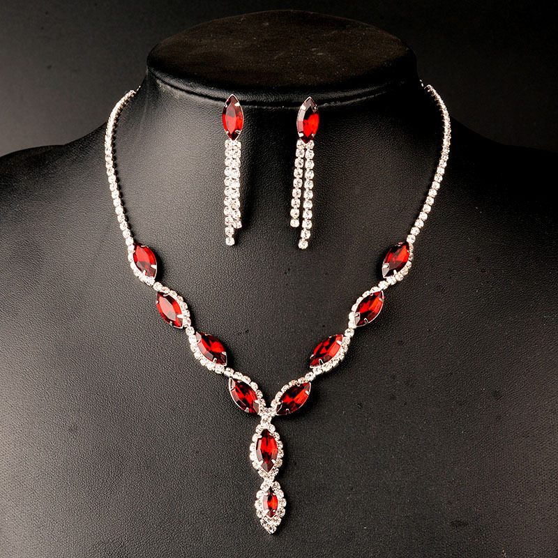 Vjenčani set nakita: ogrlica i naušnice s privjeskom od rhinestones, uvijeni lančić, zodiac motiv, dijamantna obrada