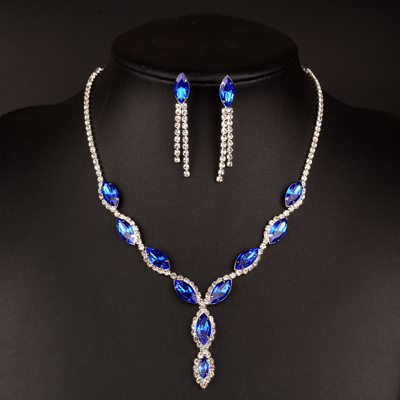 Vjenčani set nakita: ogrlica i naušnice s privjeskom od rhinestones, uvijeni lančić, zodiac motiv, dijamantna obrada