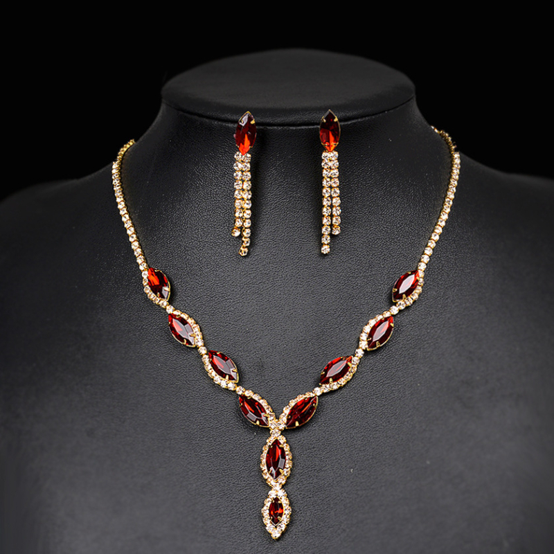Vjenčani set nakita: ogrlica i naušnice s privjeskom od rhinestones, uvijeni lančić, zodiac motiv, dijamantna obrada