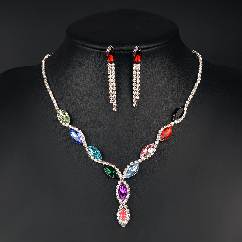Vjenčani set nakita: ogrlica i naušnice s privjeskom od rhinestones, uvijeni lančić, zodiac motiv, dijamantna obrada
