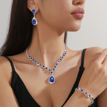 Set nakita: ogrlica, naušnice i narukvica – rhinestones; elektroplatirani završetak; lanac u obliku figure; privjesak od umjetnog kristala; uzorci: srce, kapljica, zvon