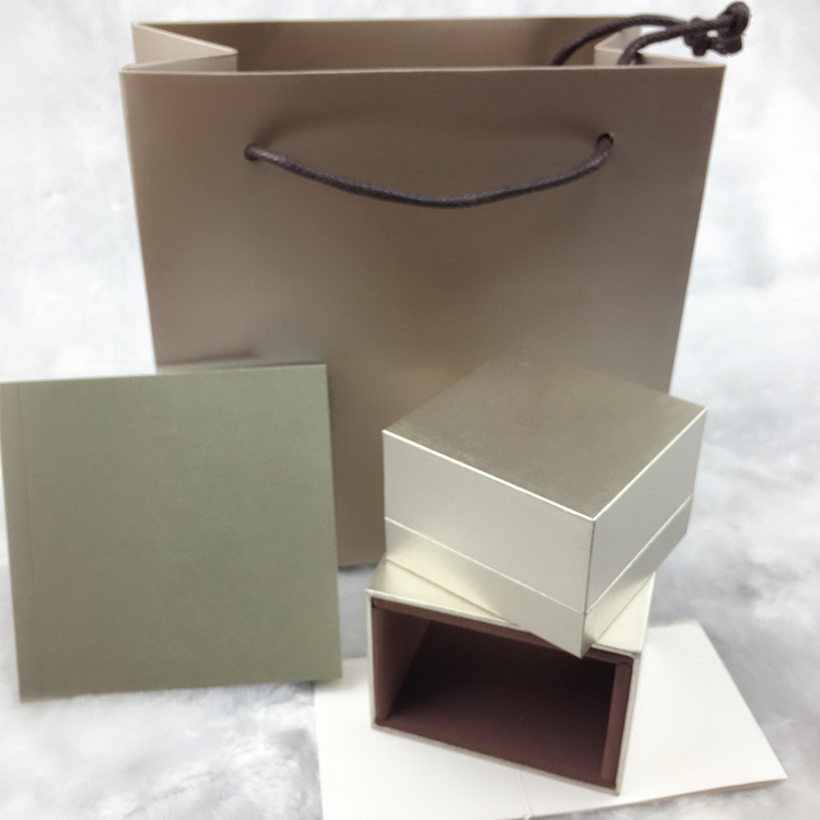 Moissanīta 1 karatijas gredzens, sešas naglas, medus šūnas raksts, pārklāts ar V Gold, elektroplakšana