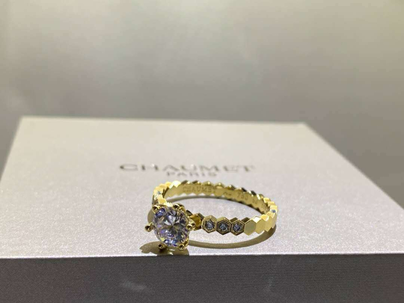 Moissanīta 1 karatijas gredzens, sešas naglas, medus šūnas raksts, pārklāts ar V Gold, elektroplakšana