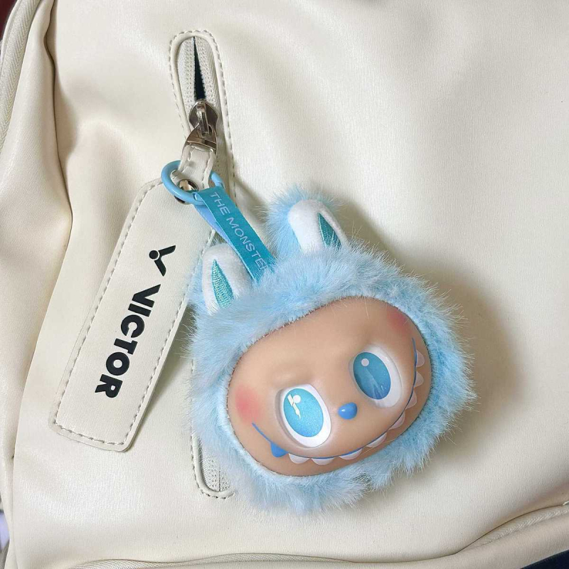 Atslēgu piekariņš somai, karikatūras stilā plīša kulons ar lāča/suņa/mazu dzīvnieku rakstu, mākslīgā āda, iegravēta apdare