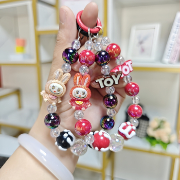 Rankų darbo audinio lėlė su karoliukais, pakabukas telefono grandinei, automobilio raktų pakabukas ir rankinės papuošalas – akrilas, animacinis stilius, atskirai įpakuota