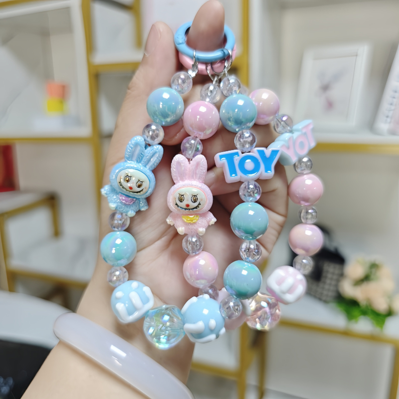 Rankų darbo audinio lėlė su karoliukais, pakabukas telefono grandinei, automobilio raktų pakabukas ir rankinės papuošalas – akrilas, animacinis stilius, atskirai įpakuota