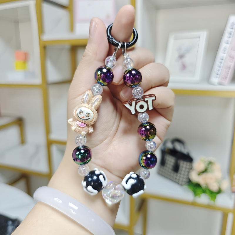 Rankų darbo audinio lėlė su karoliukais, pakabukas telefono grandinei, automobilio raktų pakabukas ir rankinės papuošalas – akrilas, animacinis stilius, atskirai įpakuota