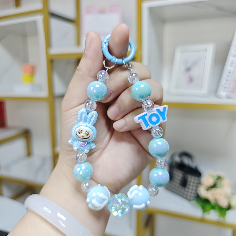 Rankų darbo audinio lėlė su karoliukais, pakabukas telefono grandinei, automobilio raktų pakabukas ir rankinės papuošalas – akrilas, animacinis stilius, atskirai įpakuota