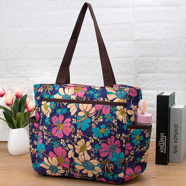 Plecu soma, daudzfunkcionāla un ūdensizturīga, ziedu raksts, poliester materiāls