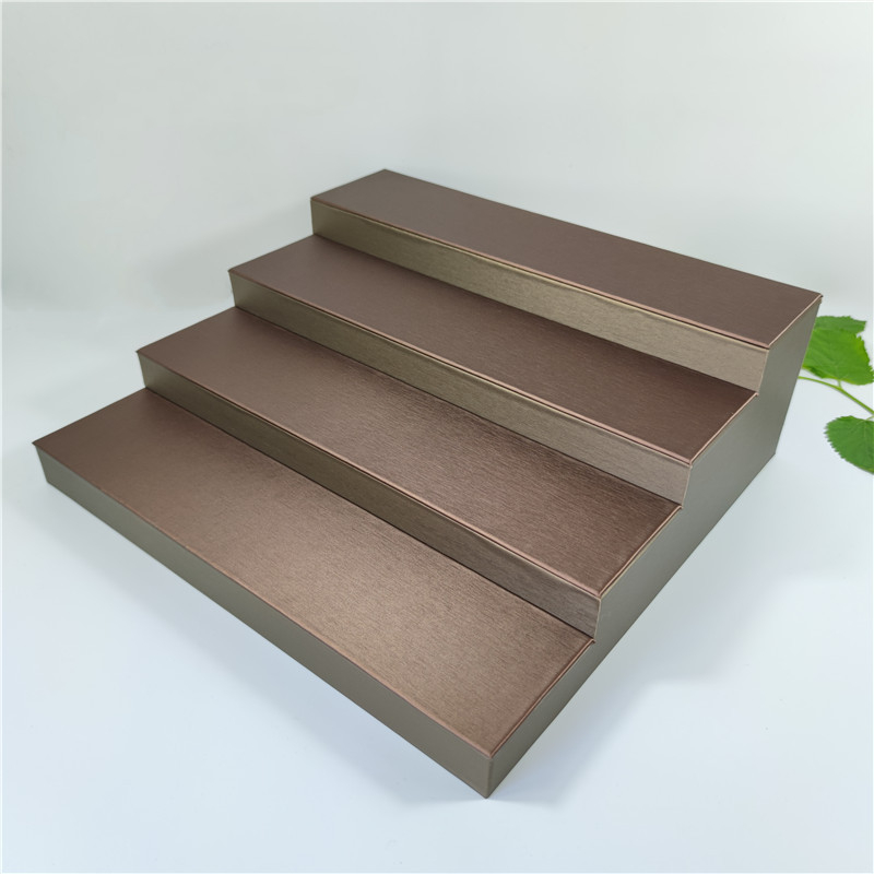 Penkių sluoksnių trapecijos dizaino išskleidžiamas laikiklis apyrankėms ir akinėms, metalinė konstrukcija, 2024 m. pavasaris