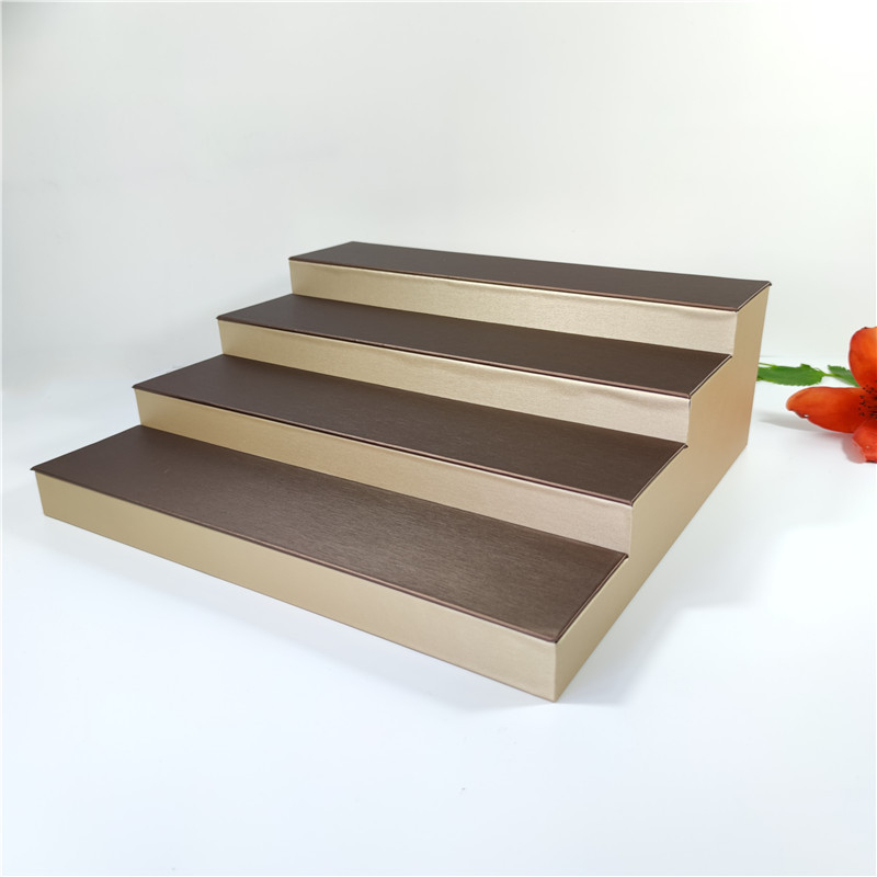 Penkių sluoksnių trapecijos dizaino išskleidžiamas laikiklis apyrankėms ir akinėms, metalinė konstrukcija, 2024 m. pavasaris