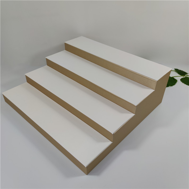 Penkių sluoksnių trapecijos dizaino išskleidžiamas laikiklis apyrankėms ir akinėms, metalinė konstrukcija, 2024 m. pavasaris