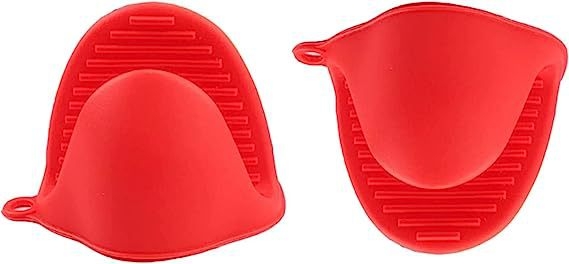 Silīkonu virtuves komplekts: termiskā aizsardzība – cimdiņš un klips turēšanai mikroviļņu un cepeškrāsnij; cimdiņa garums 8,5 cm; moderns minimālisma stils; pielāgošana pieejama