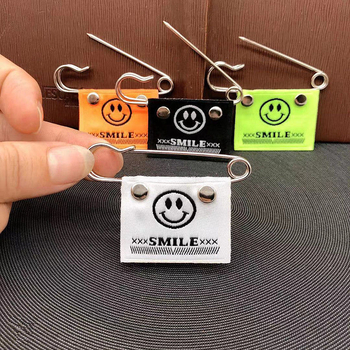 Брошка – Усмихнато лице, Железен материал, Двойна употреба, Пролет 2025, Свеж и сладък стил