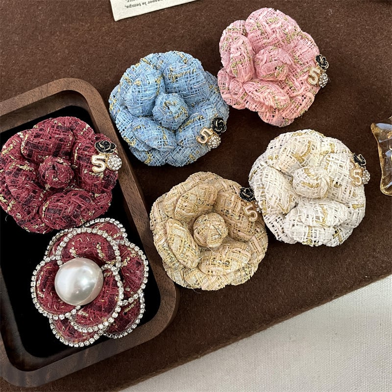 Брошка Камелия от плат, ръчна изработка, форма цветя, стил Свеж и сладък, есен 2025