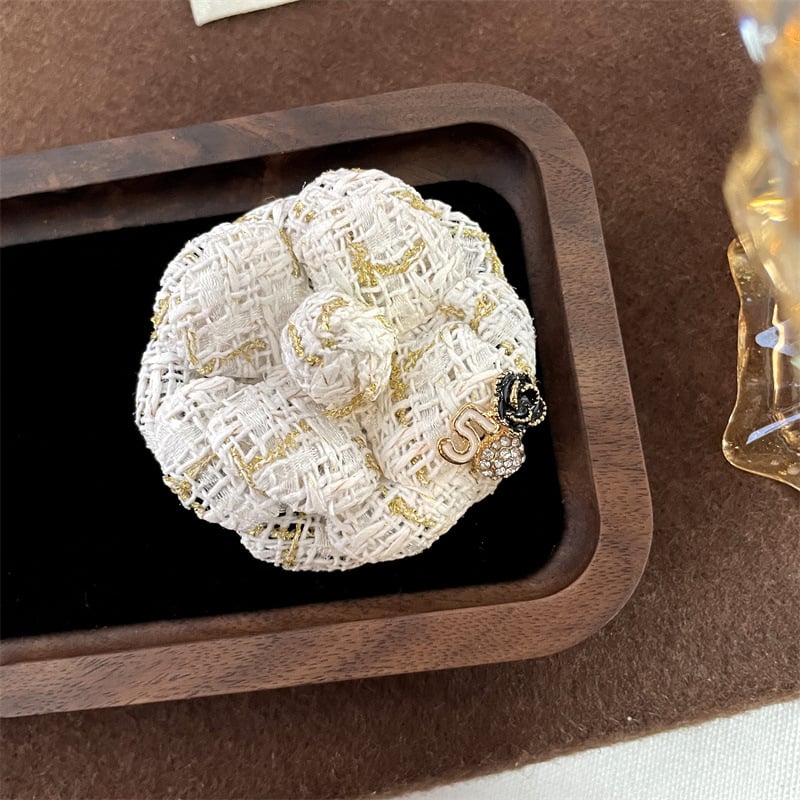 Брошка Камелия от плат, ръчна изработка, форма цветя, стил Свеж и сладък, есен 2025