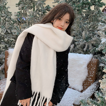 Maigs pūkains šalle, silts – šalles aksesuārs, pavasaris 2024