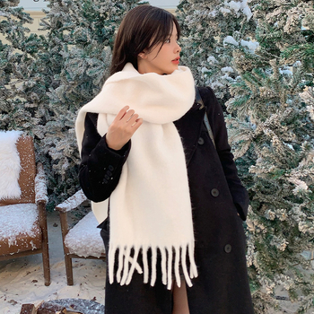 Maigs pūkains šalle, silts – šalles aksesuārs, pavasaris 2024