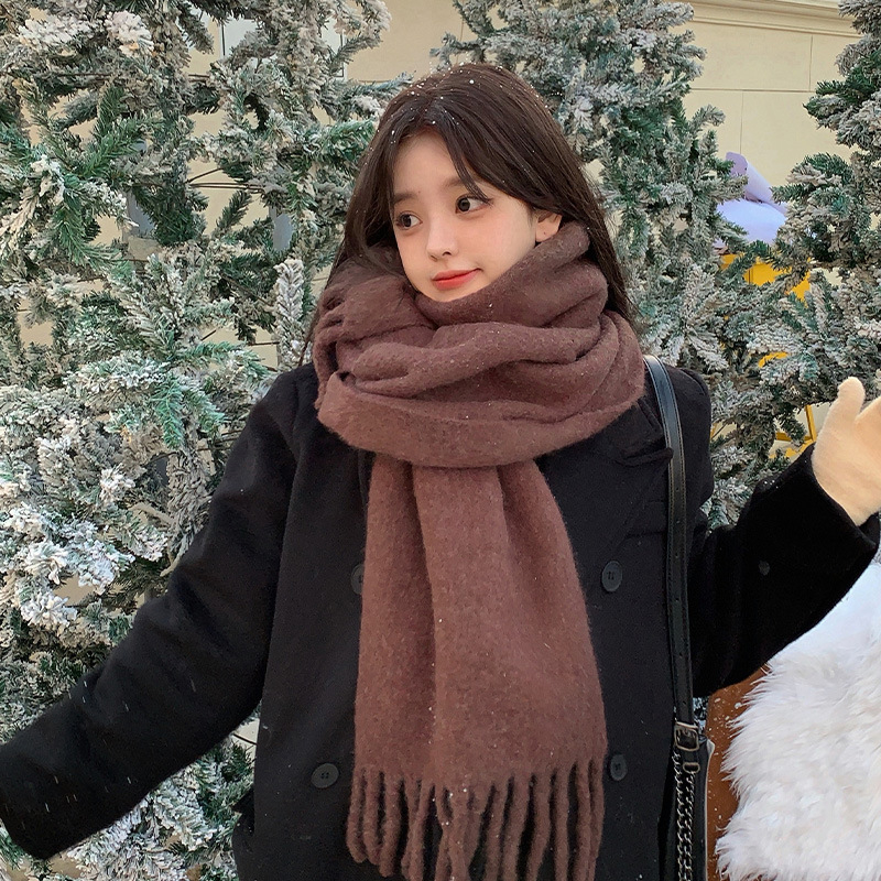 Maigs pūkains šalle, silts – šalles aksesuārs, pavasaris 2024