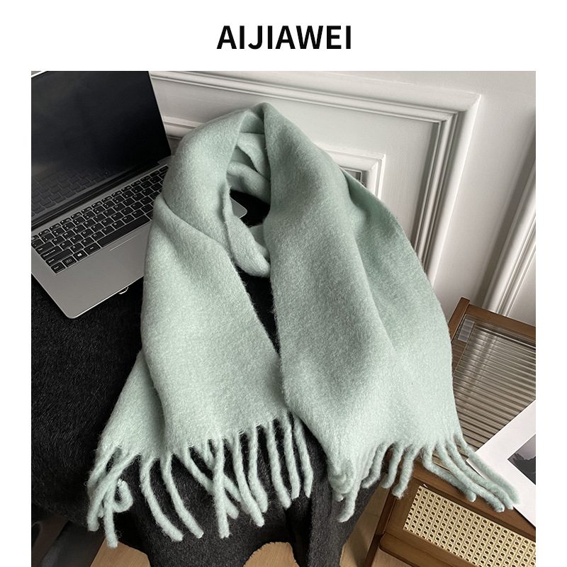 Maigs pūkains šalle, silts – šalles aksesuārs, pavasaris 2024