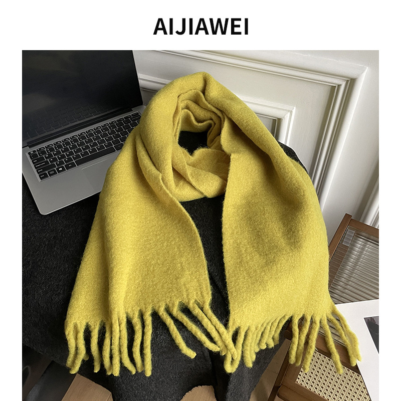 Maigs pūkains šalle, silts – šalles aksesuārs, pavasaris 2024