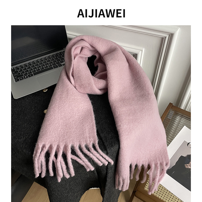 Maigs pūkains šalle, silts – šalles aksesuārs, pavasaris 2024