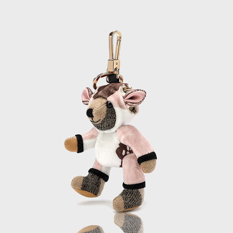 Lācīša formā plīša kulons somām; kašmīra materiāls ar metāla pārklājumu; oriģinālais dizains, piemiņas stilā; uzraksts ar lāci un maziem dzīvniekiem; karu tekstūra