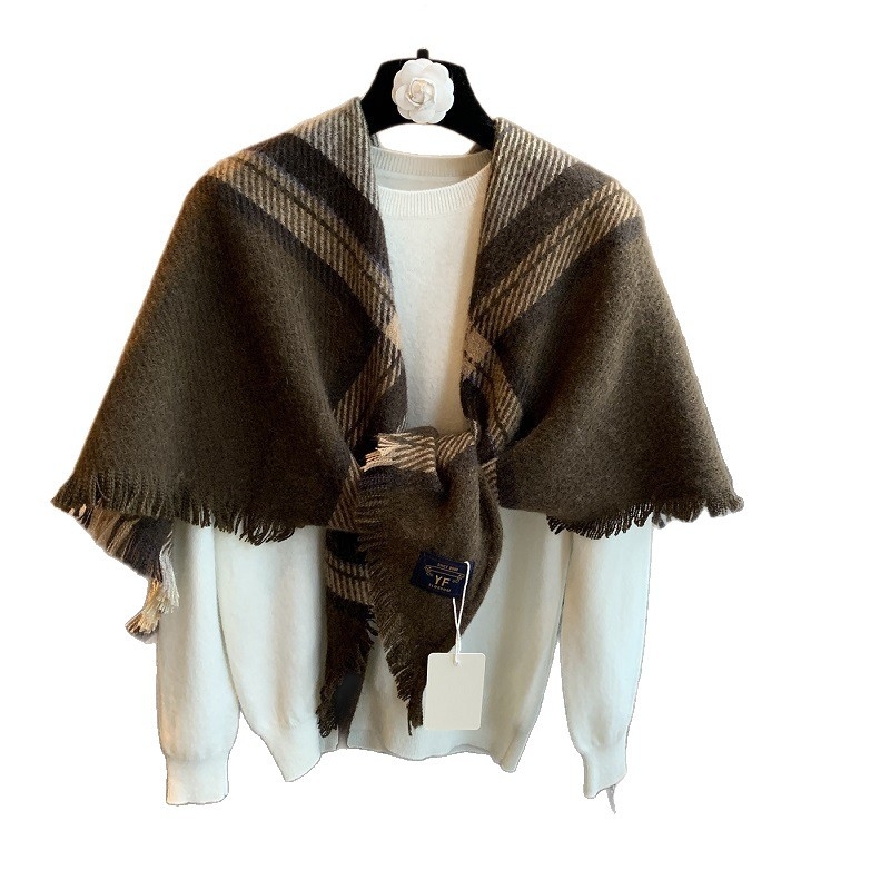 Șal cu formă triunghiulară și model cu dungi, poliester tricotat prin warp-knit, păstrează căldura pentru toamnă-iarnă 2025