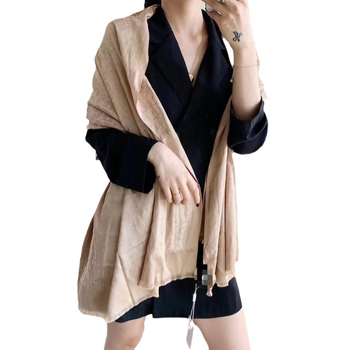 Zimski šal od poliester satin, Jacquard tkanina, srednja duljina, sladak stil, sadržaj poliestera preko 96%