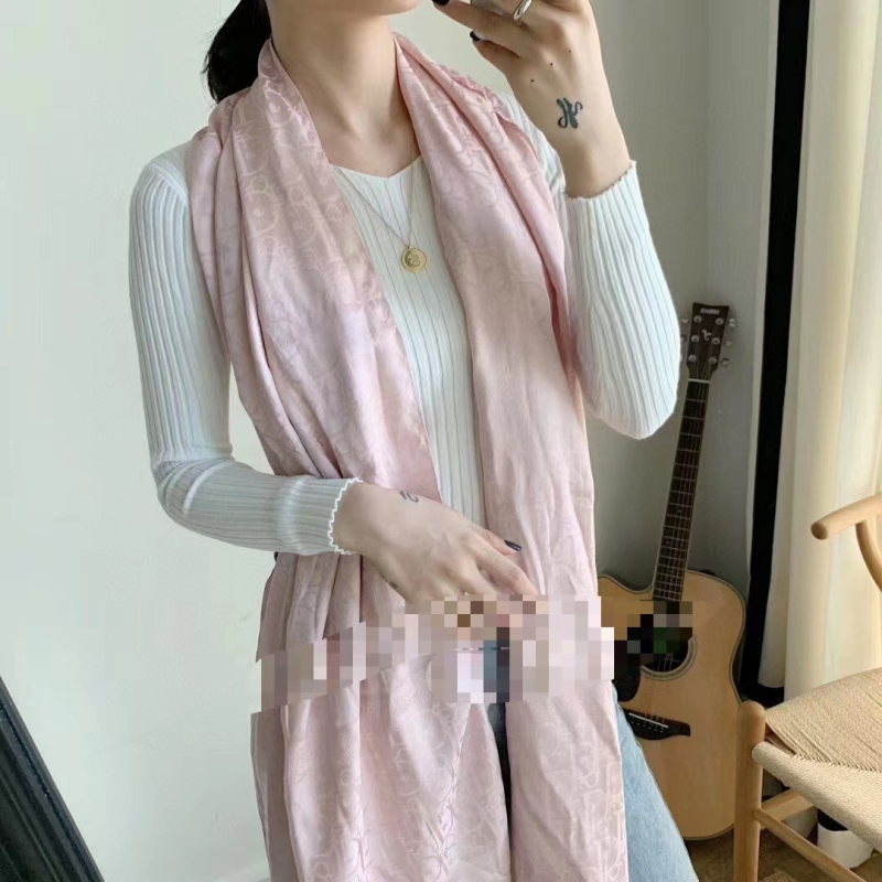 Zimski šal od poliester satin, Jacquard tkanina, srednja duljina, sladak stil, sadržaj poliestera preko 96%