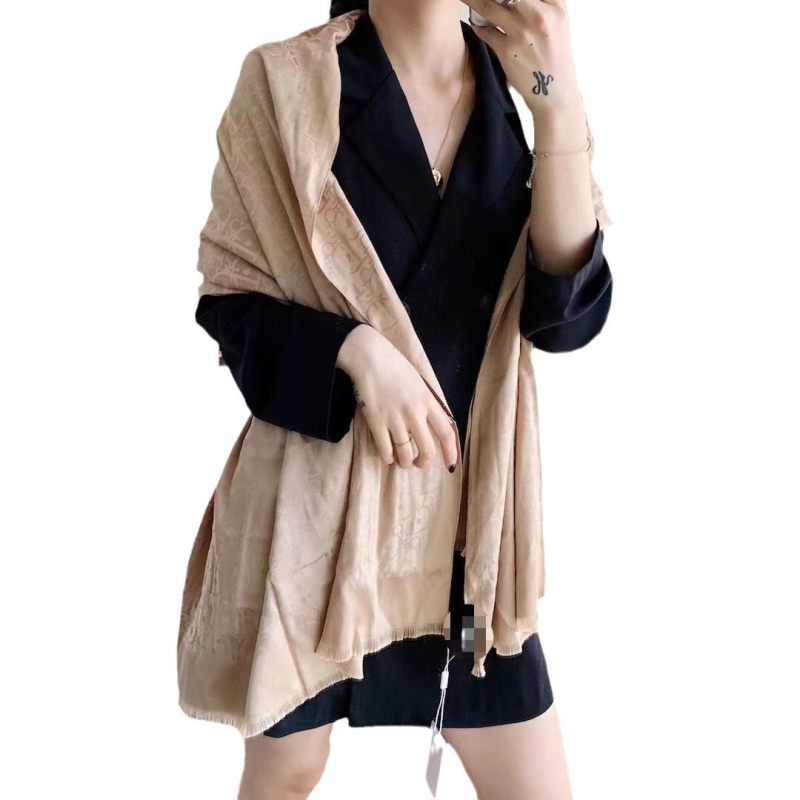 Zimski šal od poliester satin, Jacquard tkanina, srednja duljina, sladak stil, sadržaj poliestera preko 96%