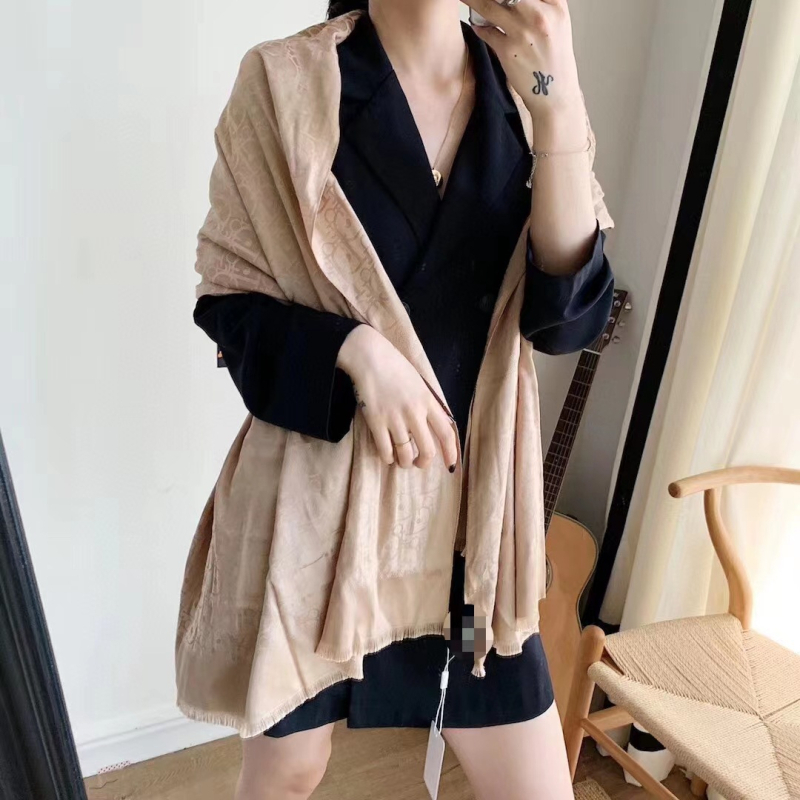Zimski šal od poliester satin, Jacquard tkanina, srednja duljina, sladak stil, sadržaj poliestera preko 96%