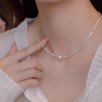 Nyaklánc műgyöngggyel és gyöngyház medállal, O-lánccal, elektroplattált bevonattal, geometriai dizájn — Kun Ling