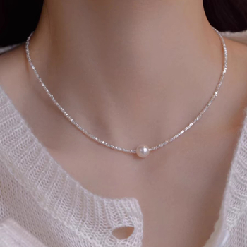 Nyaklánc műgyöngggyel és gyöngyház medállal, O-lánccal, elektroplattált bevonattal, geometriai dizájn — Kun Ling